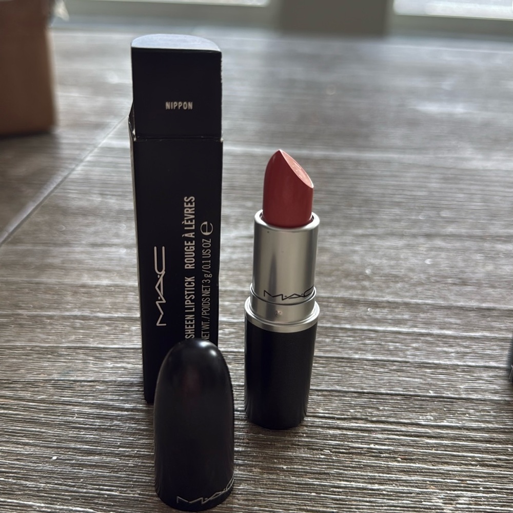 NIB MAC Cremesheen Lipstick in Nippon